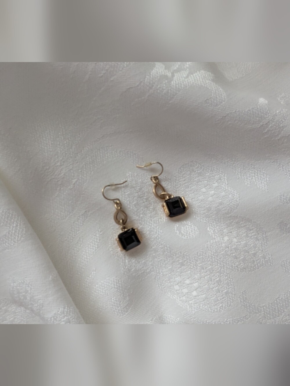 Kenneth Cole Drop Dangle Earrings Goldtone Metal & Black Stone - Pre Owned